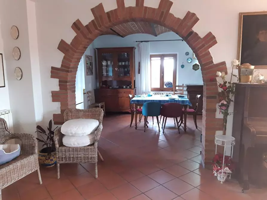 Immagine 13 di Villa in vendita  a Siena