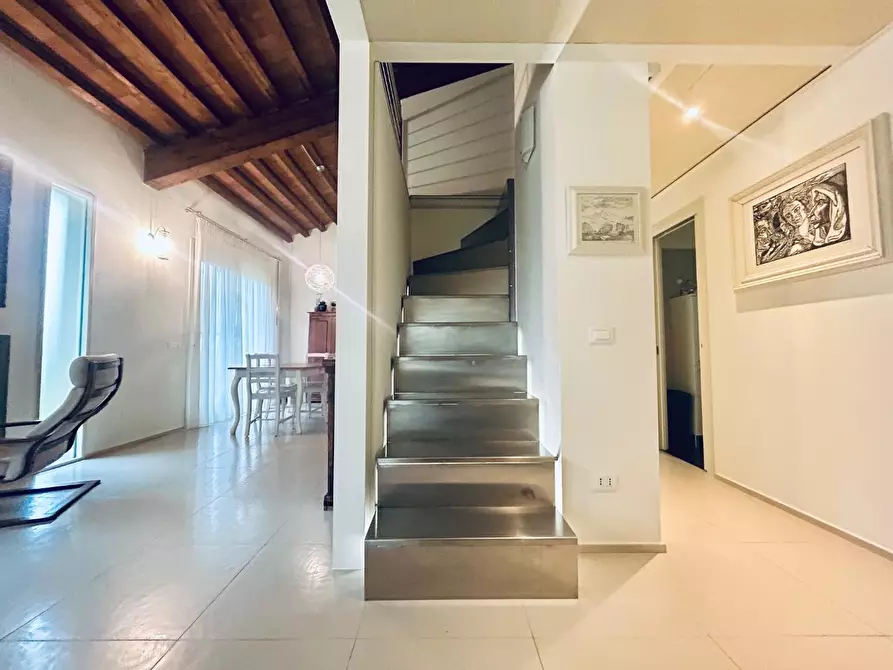 Immagine 8 di Villa in vendita  a San Miniato