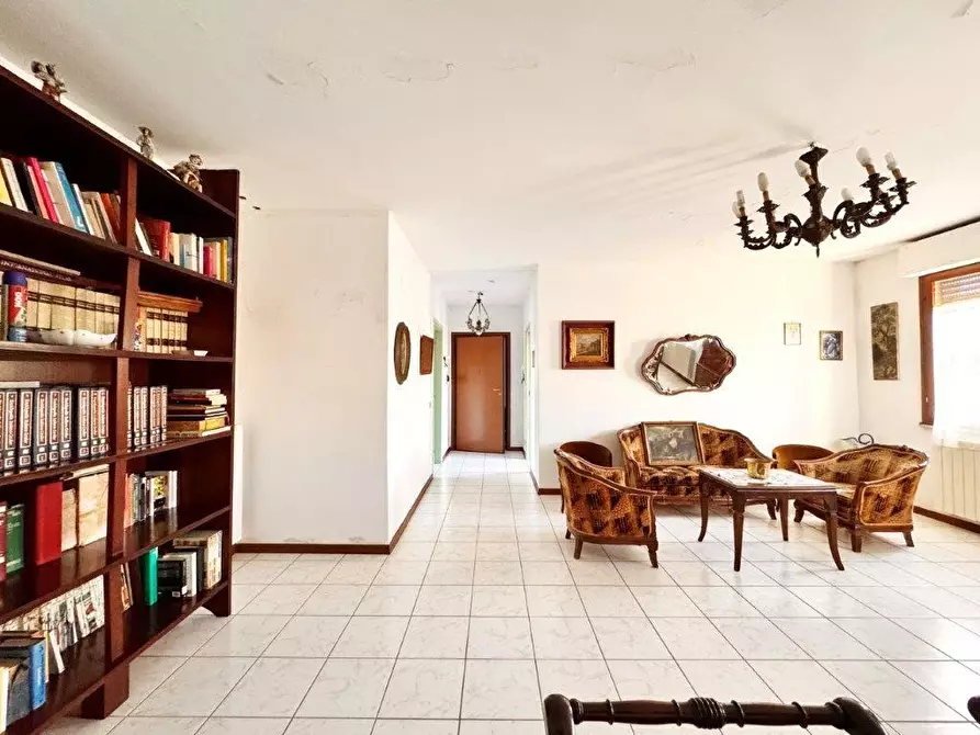 Immagine 9 di Appartamento in vendita  a Santa Maria A Monte