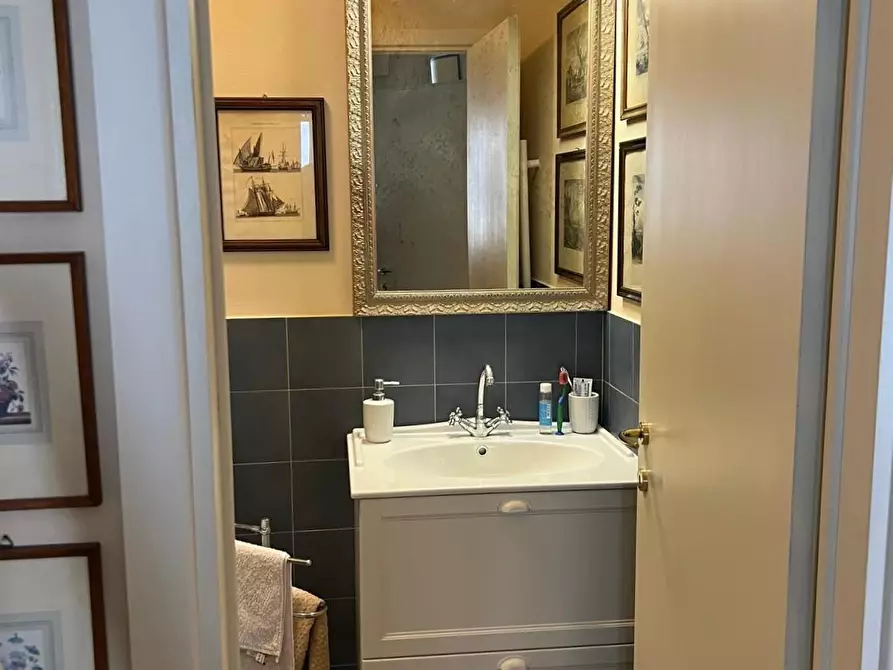 Immagine 15 di Appartamento in vendita  a Carrara