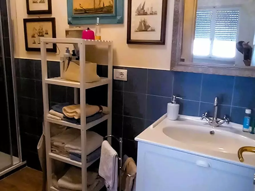 Immagine 90 di Appartamento in vendita  a Carrara