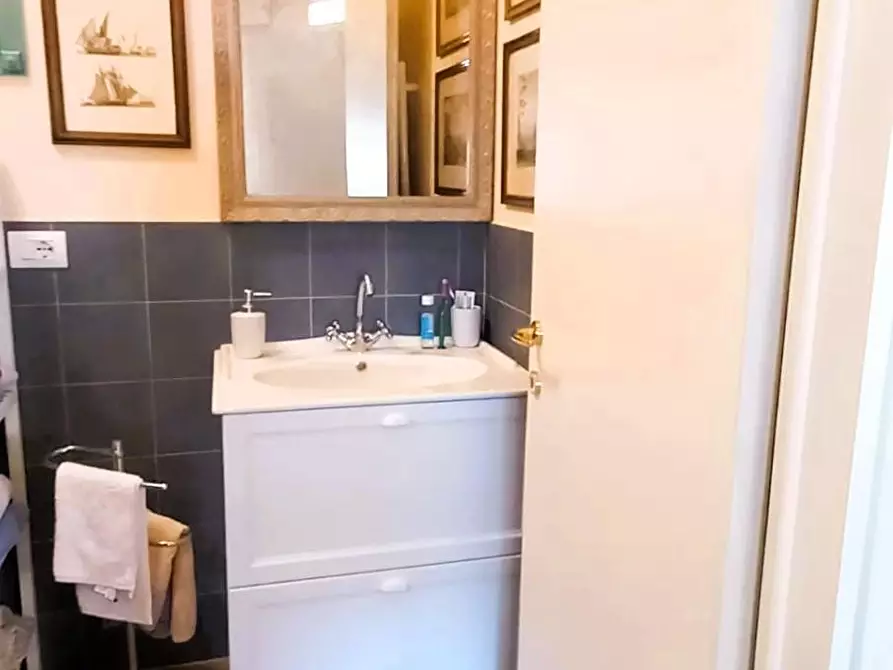 Immagine 91 di Appartamento in vendita  a Carrara