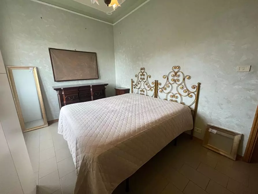 Immagine 12 di Appartamento in vendita  a Carrara