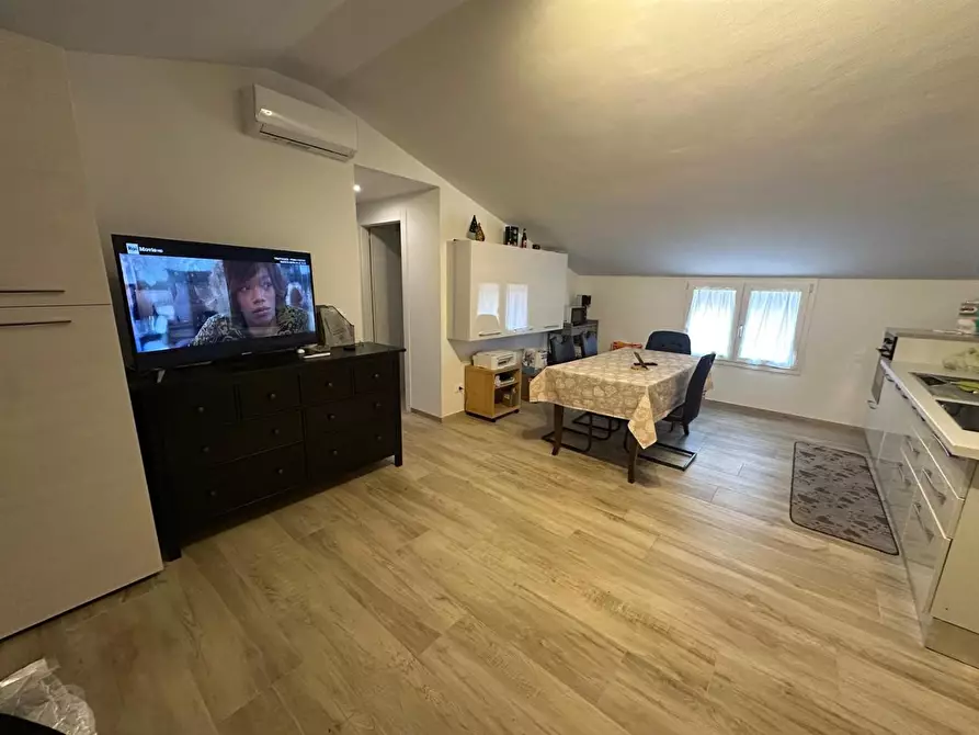 Immagine 8 di Mansarda in affitto  a Capraia E Limite