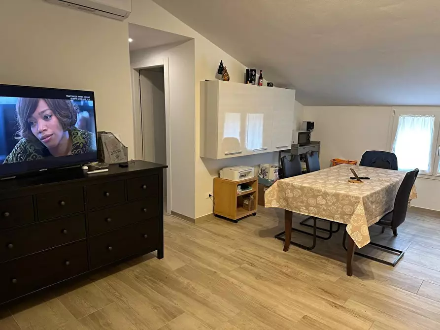 Immagine 11 di Mansarda in affitto  a Capraia E Limite