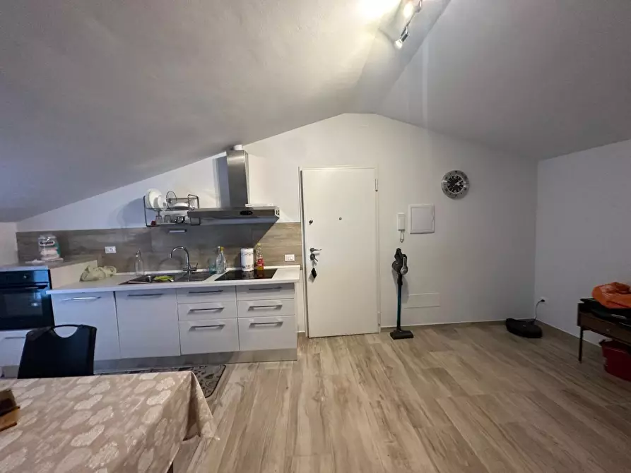 Immagine 15 di Mansarda in affitto  a Capraia E Limite