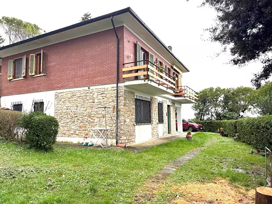 Immagine 3 di Villa in vendita  a Collesalvetti