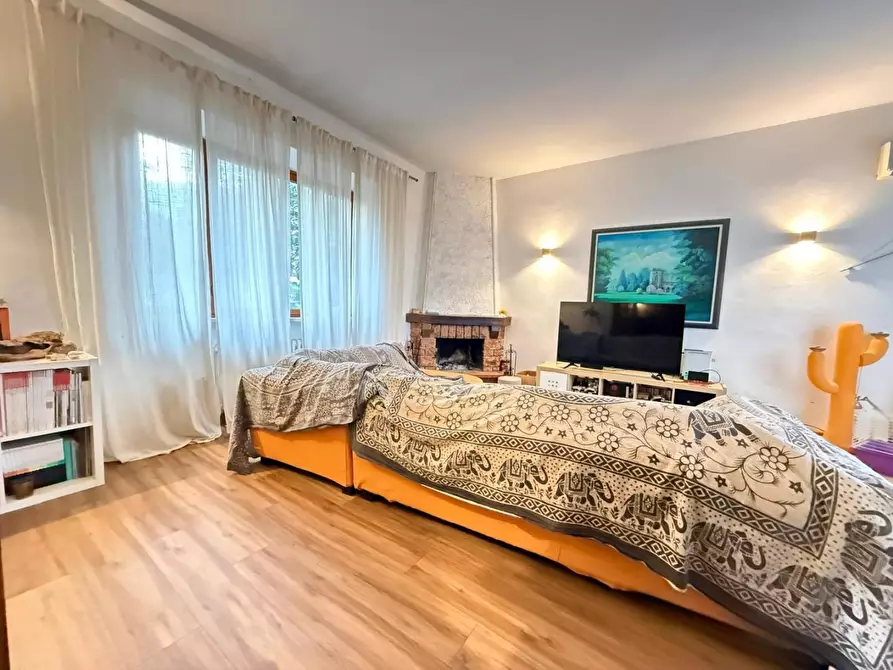 Immagine 10 di Villa in vendita  a Collesalvetti