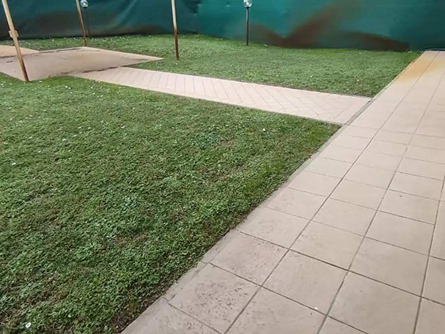 Immagine 4 di Appartamento in vendita  a Viareggio