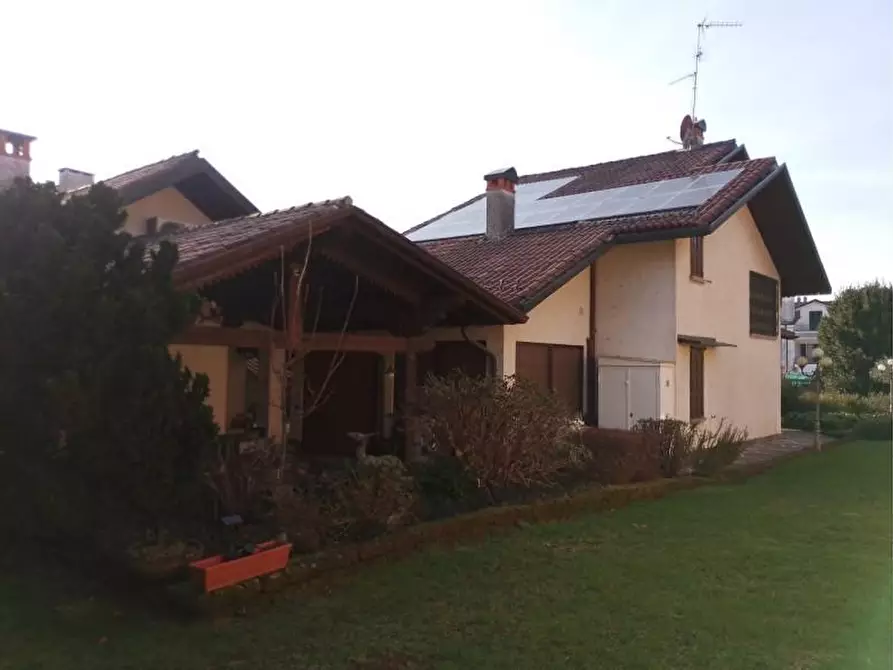 Immagine 2 di Villa in vendita  a Usmate Velate