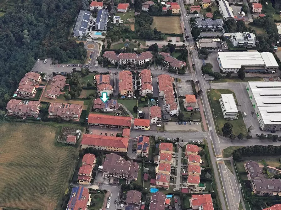 Immagine 3 di Villa in vendita  a Usmate Velate