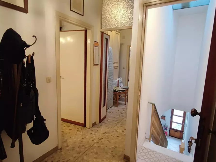 Immagine 9 di Villa in vendita  a Viareggio