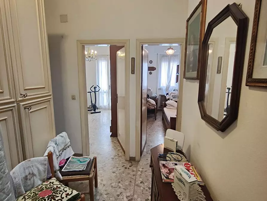 Immagine 21 di Villa in vendita  a Viareggio