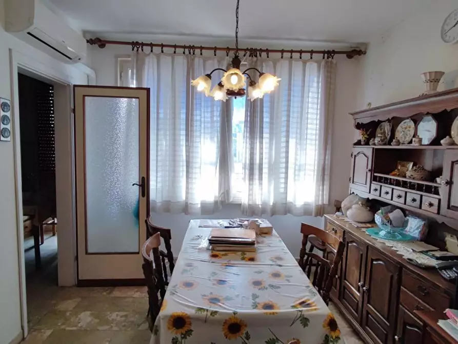 Immagine 4 di Villa in vendita  a Viareggio