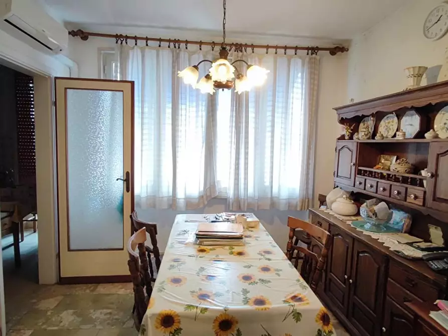 Immagine 1 di Villa in vendita  a Viareggio