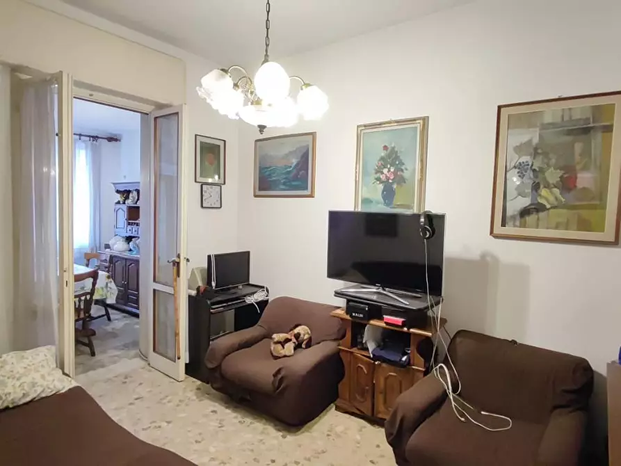 Immagine 3 di Villa in vendita  a Viareggio