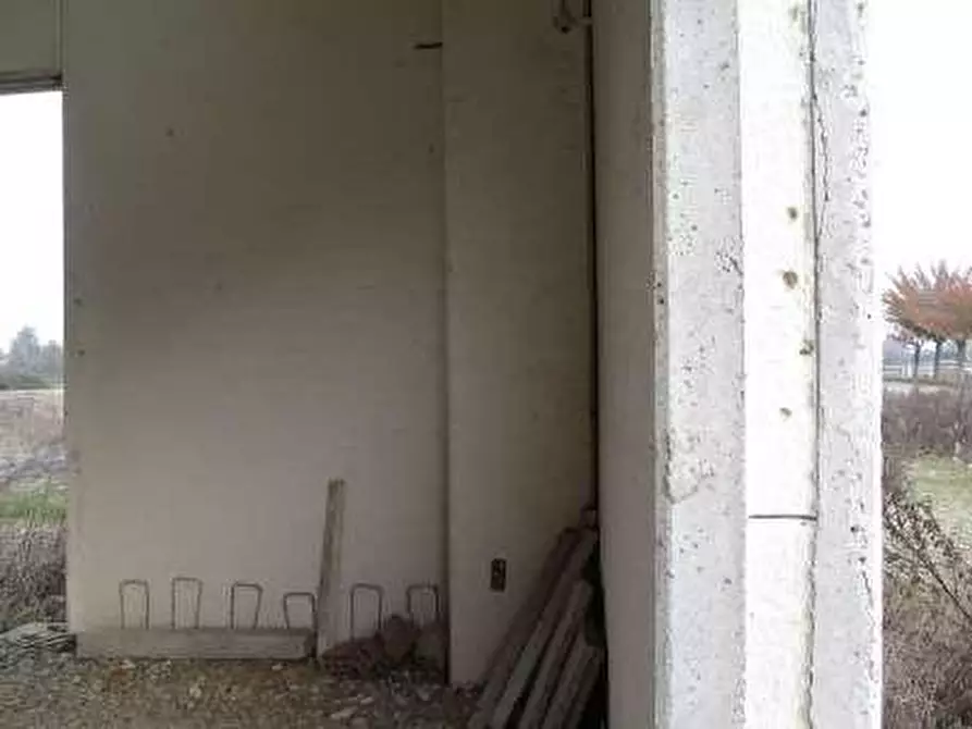 Immagine 5 di Capannone industriale in vendita  a Sale