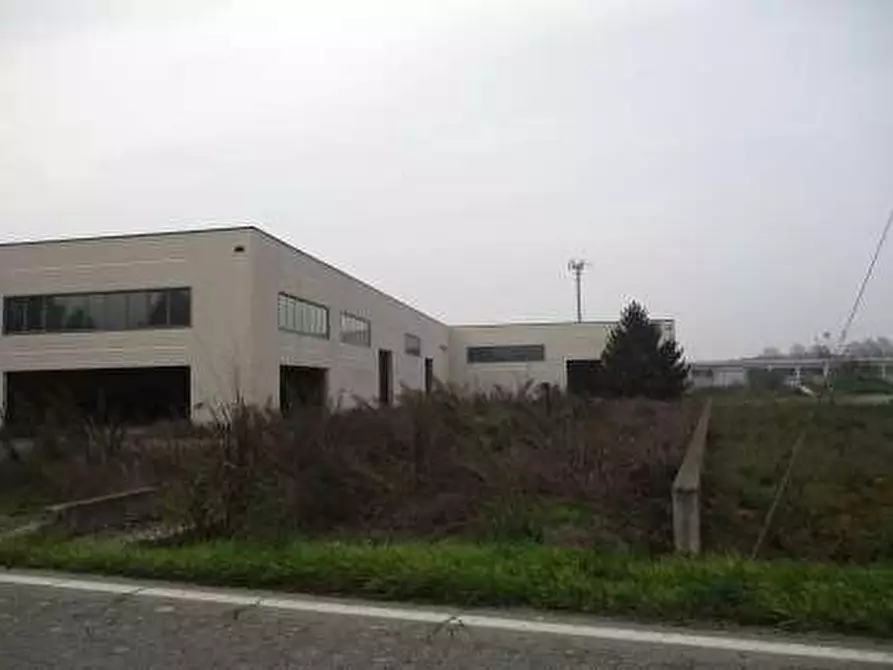 Immagine 8 di Capannone industriale in vendita  a Sale