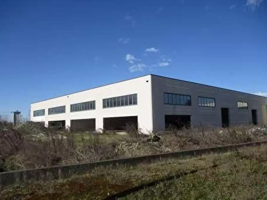 Immagine 2 di Capannone industriale in vendita  a Sale