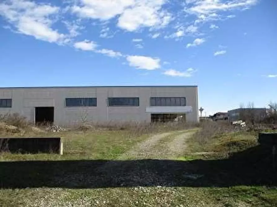 Immagine 9 di Capannone industriale in vendita  a Sale