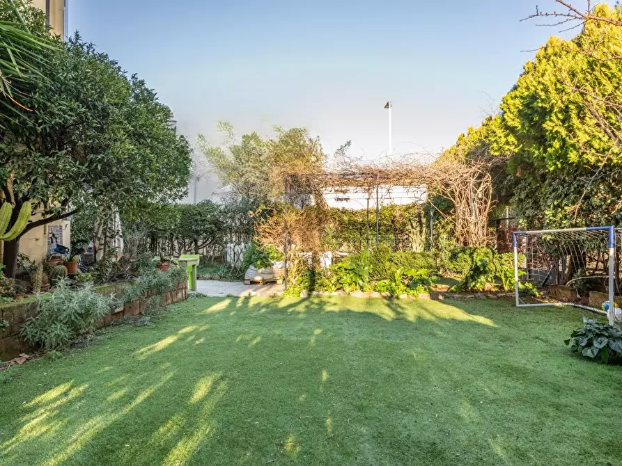 Immagine 2 di Appartamento in vendita  a Livorno