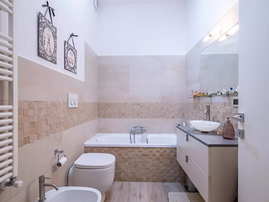 Immagine 23 di Appartamento in vendita  a Livorno