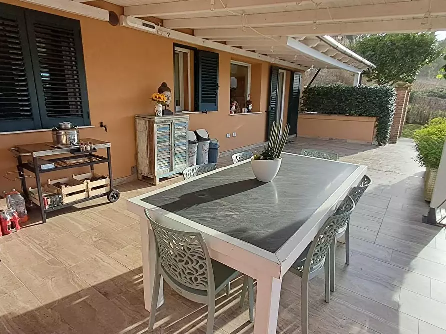 Immagine 14 di Casa trifamiliare in vendita  a Montescudaio