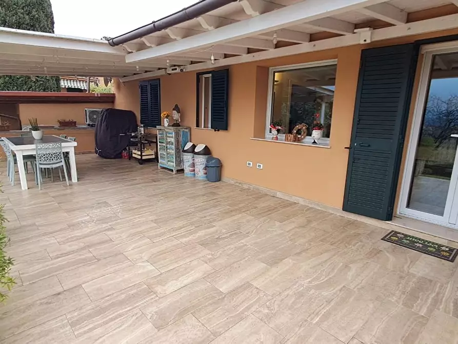 Immagine 2 di Casa trifamiliare in vendita  a Montescudaio