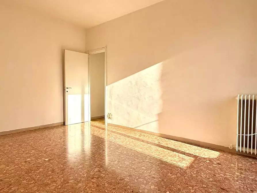 Immagine 10 di Appartamento in vendita  a Massa