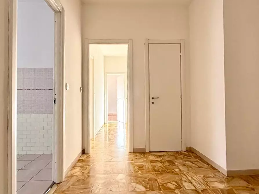 Immagine 2 di Appartamento in vendita  a Massa