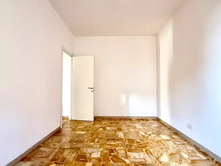 Immagine 17 di Appartamento in vendita  a Massa