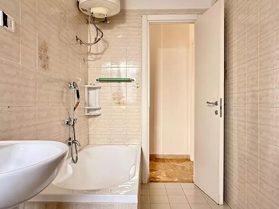 Immagine 24 di Appartamento in vendita  a Massa