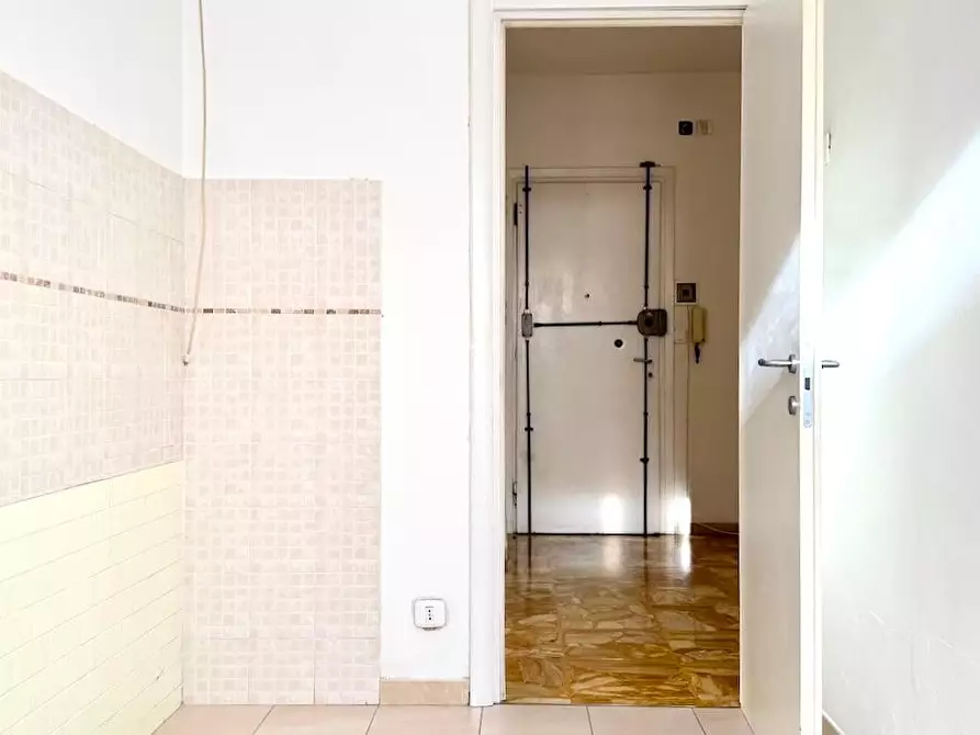 Immagine 21 di Appartamento in vendita  a Massa