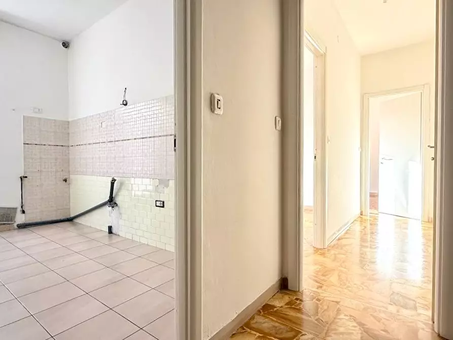 Immagine 5 di Appartamento in vendita  a Massa