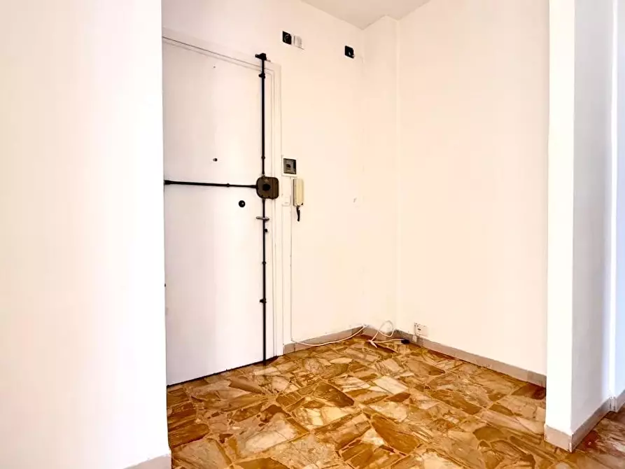 Immagine 3 di Appartamento in vendita  a Massa