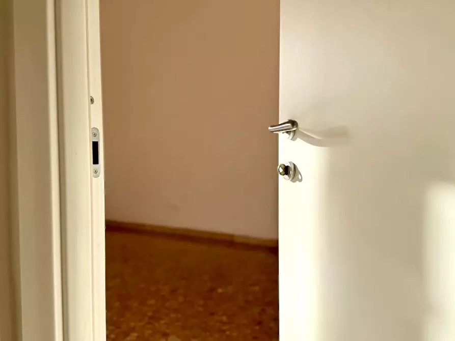 Immagine 6 di Appartamento in vendita  a Massa