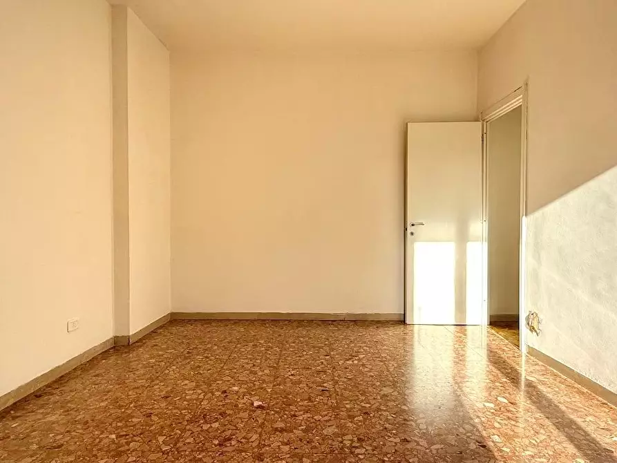 Immagine 11 di Appartamento in vendita  a Massa