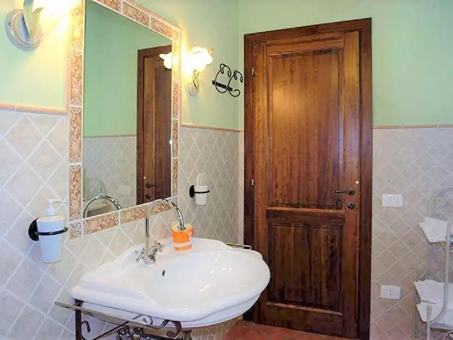 Immagine 6 di Casa colonica in vendita  a Certaldo