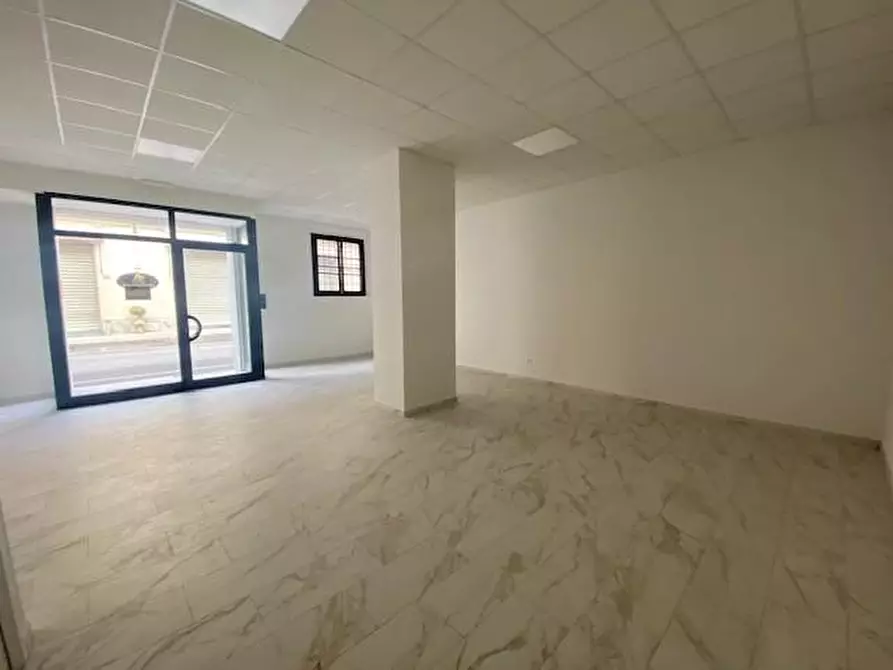 Immagine 5 di Locale commerciale in vendita  a Cascina