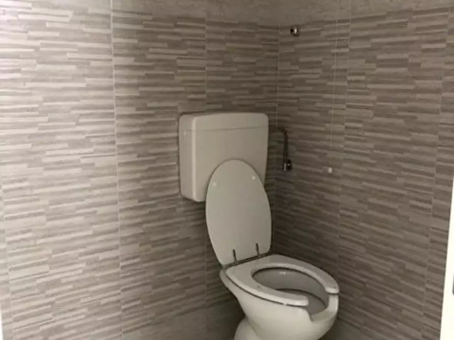 Immagine 7 di Locale commerciale in vendita  a Cascina