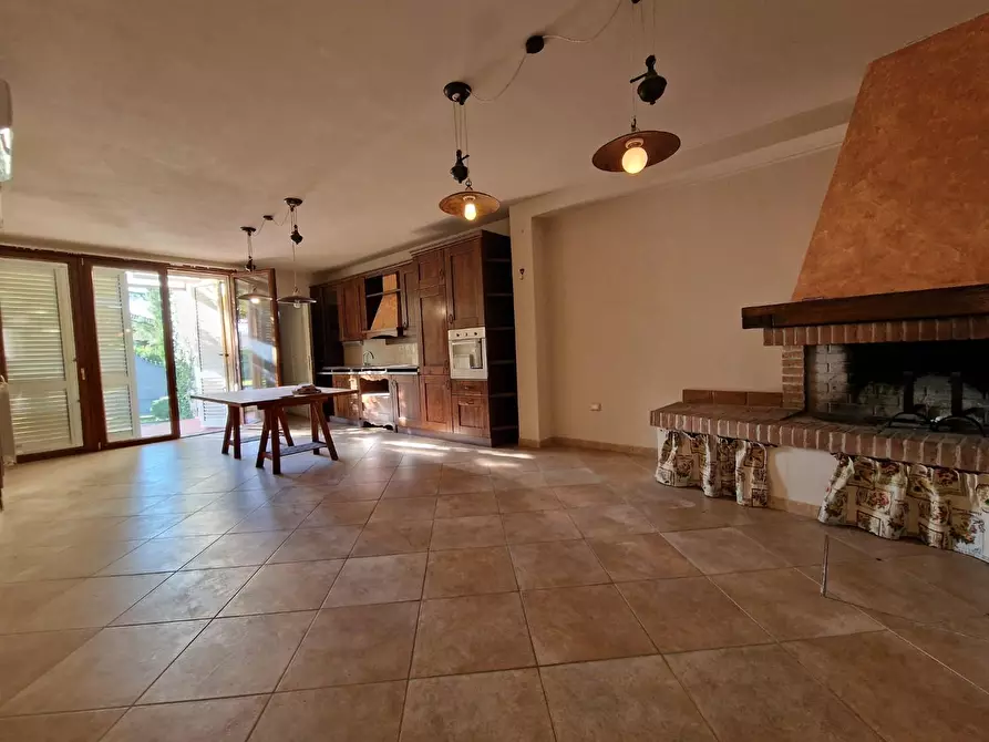 Immagine 11 di Villa in vendita  a Crespina Lorenzana