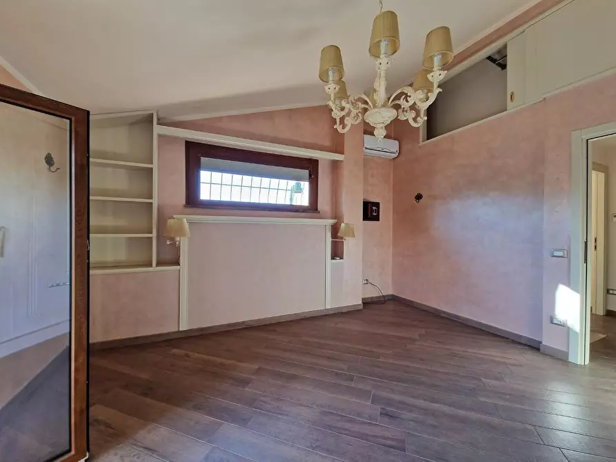 Immagine 39 di Villa in vendita  a Crespina Lorenzana