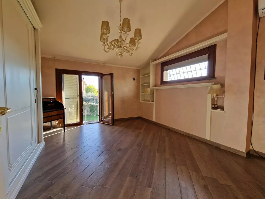 Immagine 37 di Villa in vendita  a Crespina Lorenzana