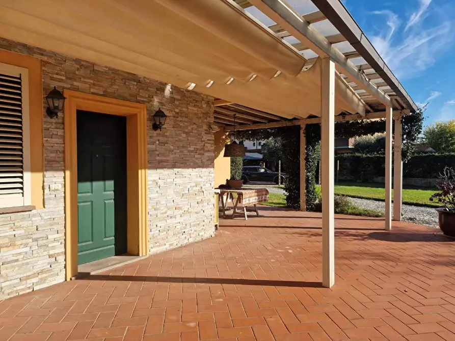 Immagine 4 di Villa in vendita  a Crespina Lorenzana