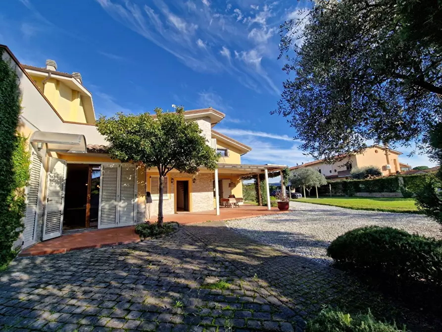 Immagine 27 di Villa in vendita  a Crespina Lorenzana