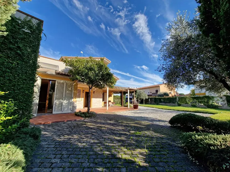 Immagine 2 di Villa in vendita  a Crespina Lorenzana