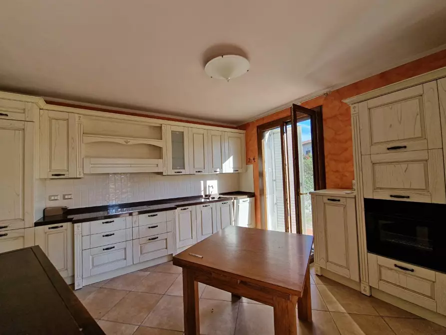 Immagine 9 di Villa in vendita  a Crespina Lorenzana