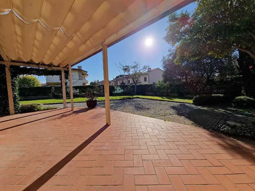 Immagine 23 di Villa in vendita  a Crespina Lorenzana