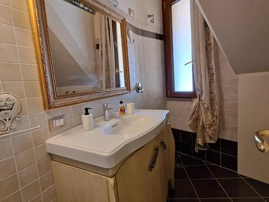 Immagine 28 di Villa in vendita  a Crespina Lorenzana