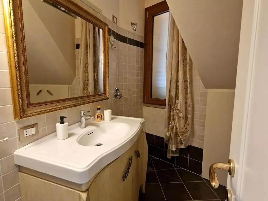 Immagine 29 di Villa in vendita  a Crespina Lorenzana